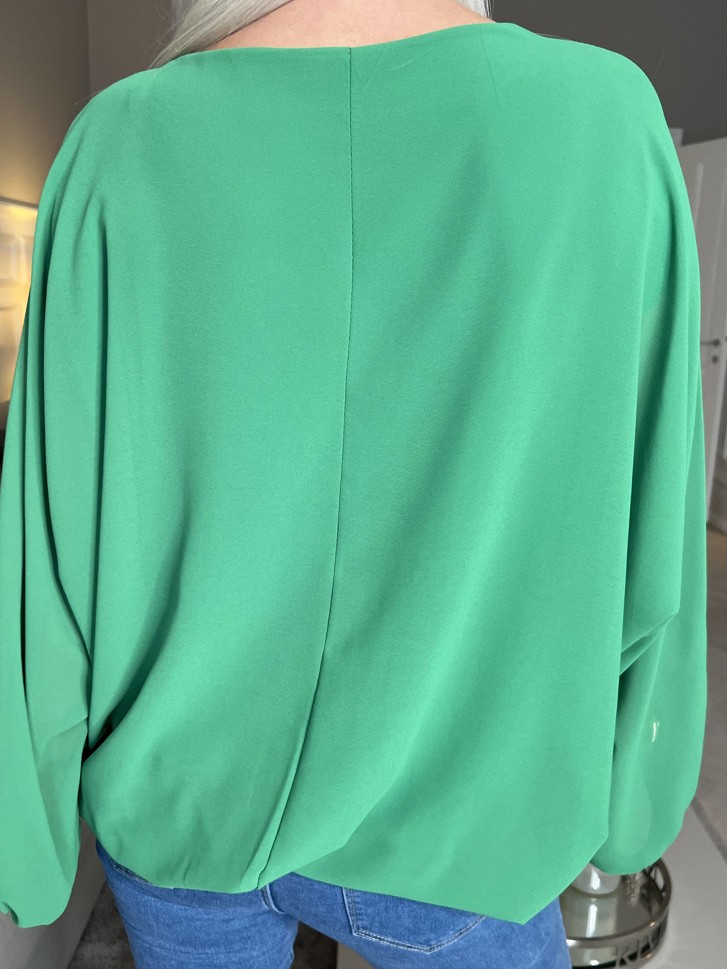 Destiny Plain - Bluse i chiffon med flagermusærmer